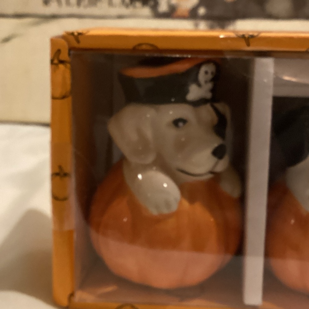 Halloween Dog Salt and Pepper Shakers - Picture 3 of 4